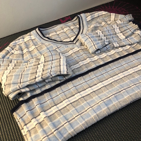 a school shirt - Picture 1 of 3